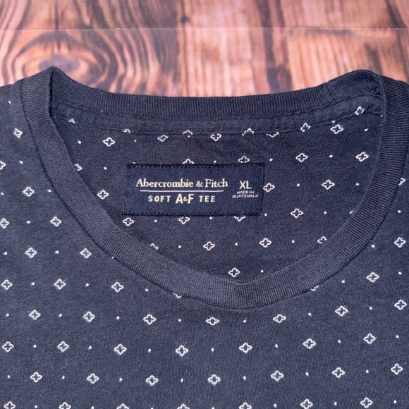 Abercrombie & Fitch Soft Tee - Picture 4 of 4